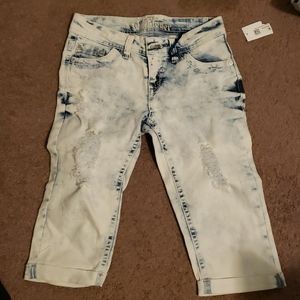 Cute Ripped Capri Jeans